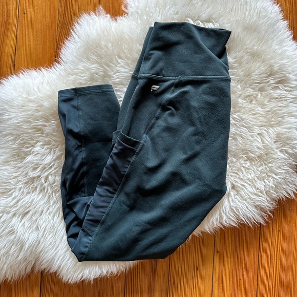 Fabletics Powerhold Capri Leggings Size Small - Picture 1 of 6